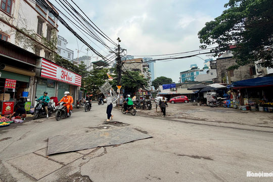 Cận cảnh tuyến đường dài 828m dang dở gần một thập kỷ ở Hà Nội