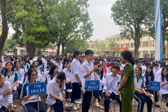 Xã Hát Môn trang bị kỹ năng tham gia giao thông an toàn cho học sinh