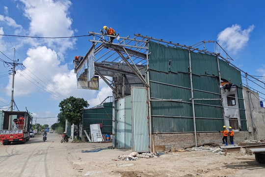 Xã Phú Xuyên: Người dân tháo dỡ công trình, bàn giao mặt bằng dự án Trục không gian Quốc lộ 1A