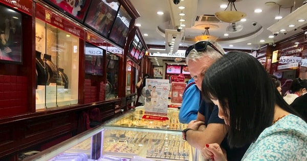 Một tuần “sóng lớn”: Giá vàng SJC tăng 8 triệu, vàng nhẫn “đội” 18 triệu đồng/lượng