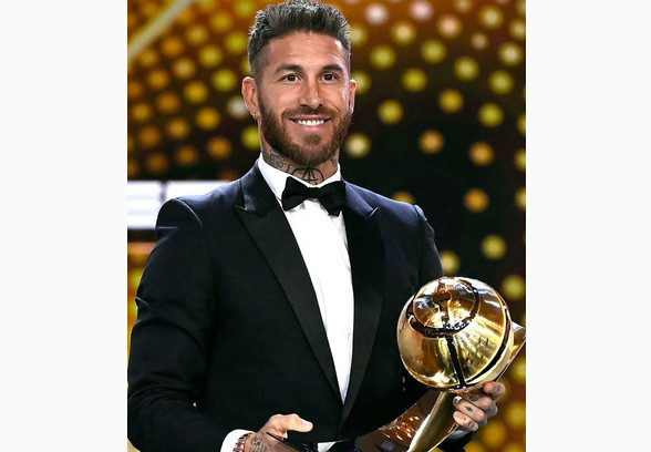 Sergio Ramos nhận giải Hậu vệ hay nhất lịch sử