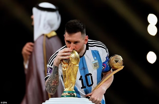 Lionel Messi ''quay xe'', tuyên bố chưa muốn chia tay tuyển Argentina
