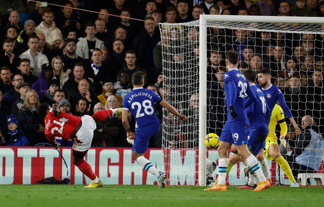 Chelsea gây thất vọng trước đối thủ đứng thứ 19