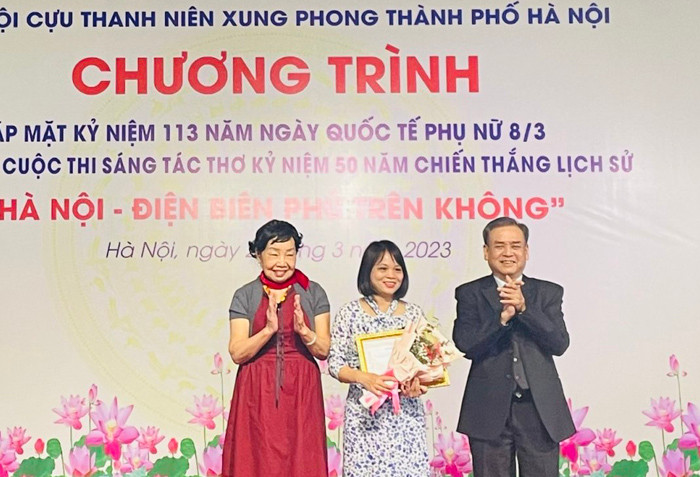 Trao giải cuộc thi sáng tác thơ kỷ niệm Chiến thắng ''Hà Nội - Điện Biên Phủ trên không''