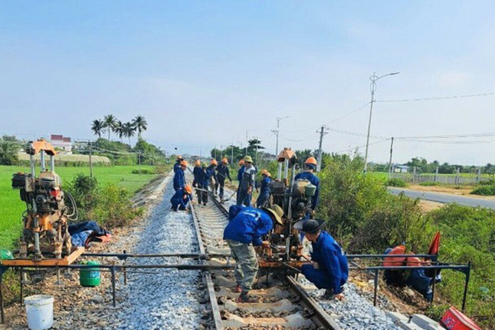 Thi công đồng loạt 3 dự án cải tạo, nâng cấp tuyến đường sắt quốc gia