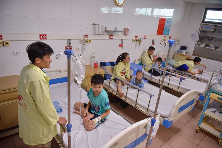 Hà Nội: Gia tăng trẻ nhập viện do vi rút hợp bào hô hấp