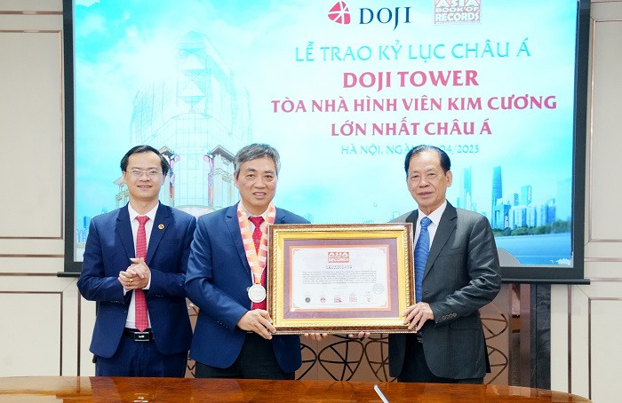 DOJI Tower vinh dự đón nhận giải thưởng Tòa nhà hình viên kim cương lớn nhất châu Á năm 2022