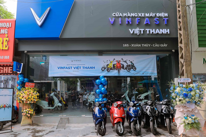 Khai trương đại lý ủy quyền xe máy điện VinFast đầu tiên tại Hà Nội năm 2023