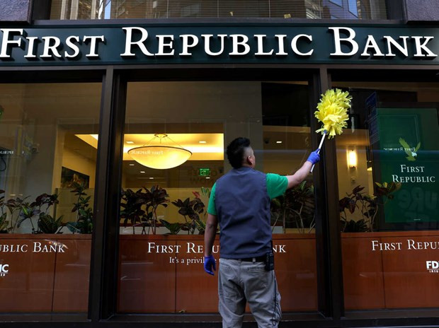 JPMorgan Chase mua lại First Republic Bank nhằm ngăn chặn khủng hoảng