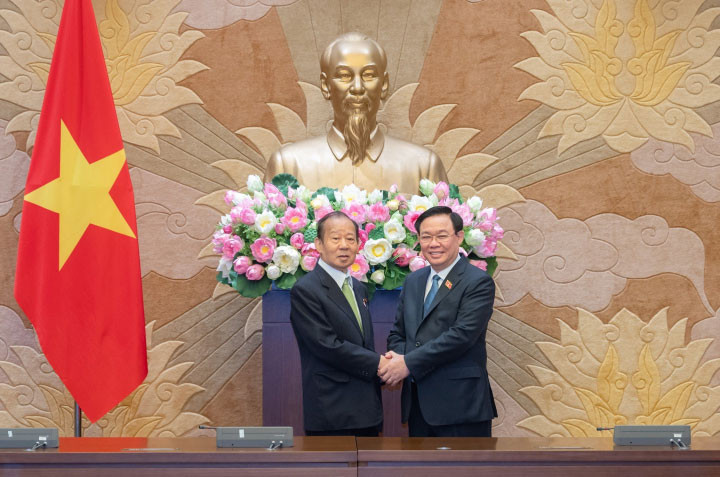 Chủ tịch Quốc hội Vương Đình Huệ tiếp Chủ tịch Liên minh Nghị sĩ hữu nghị Nhật Bản - Việt Nam