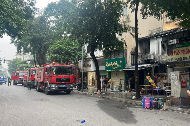 Cháy quán cơm trên phố Nguyễn Thượng Hiền