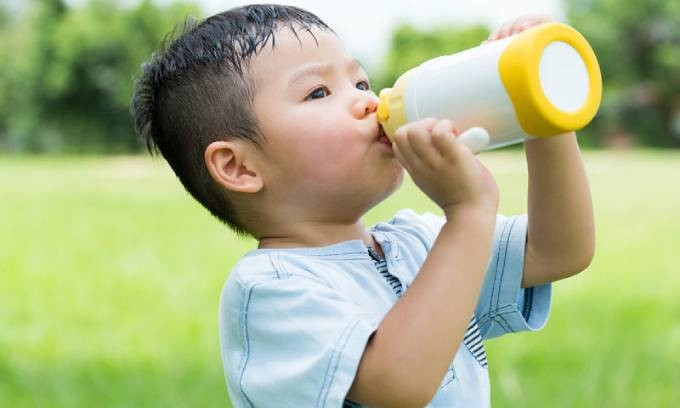 8 biện pháp phòng tránh say nắng, say nóng cho trẻ trong mùa hè