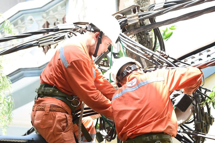 Hà Nội: Một số khu vực phải ngừng, giảm cung cấp điện khẩn cấp