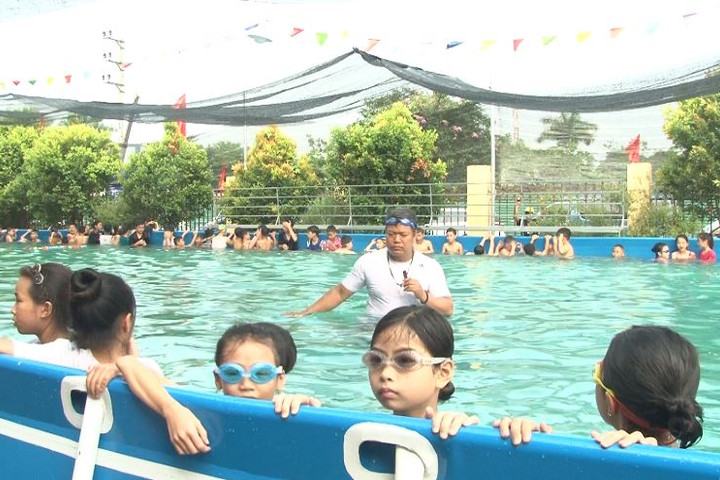 Huyện Phúc Thọ: Hàng trăm học sinh được học bơi miễn phí dịp nghỉ hè