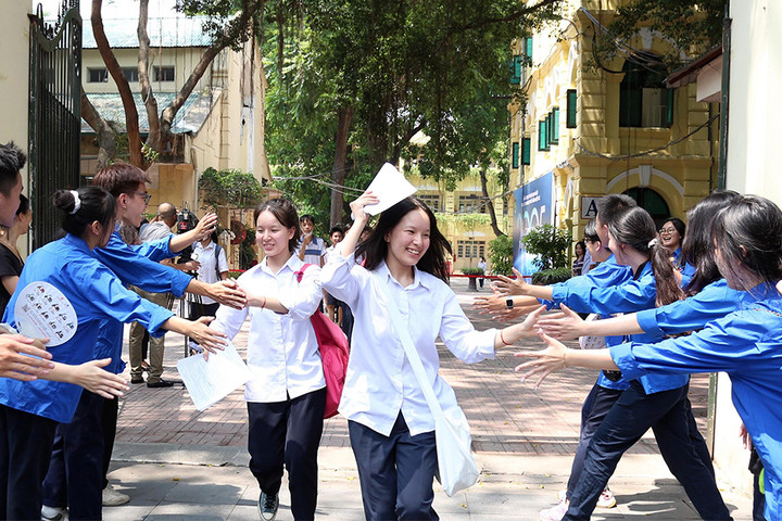 Tuyển sinh lớp 10 tại Hà Nội: Thí sinh “thở phào” sau khi hoàn thành bài thi ngữ văn