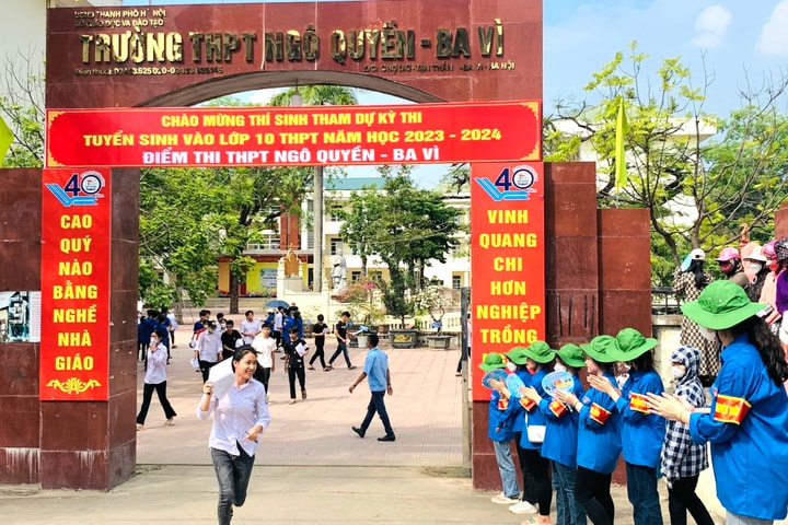 Thí sinh ngoại thành Hà Nội rạng rỡ hoàn thành ngày thi đầu tiên vào lớp 10