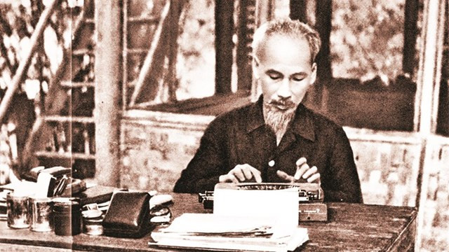 Hồ Chí Minh - nhà báo lỗi lạc, nhà sáng lập và người thầy vĩ đại của báo chí cách mạng Việt Nam