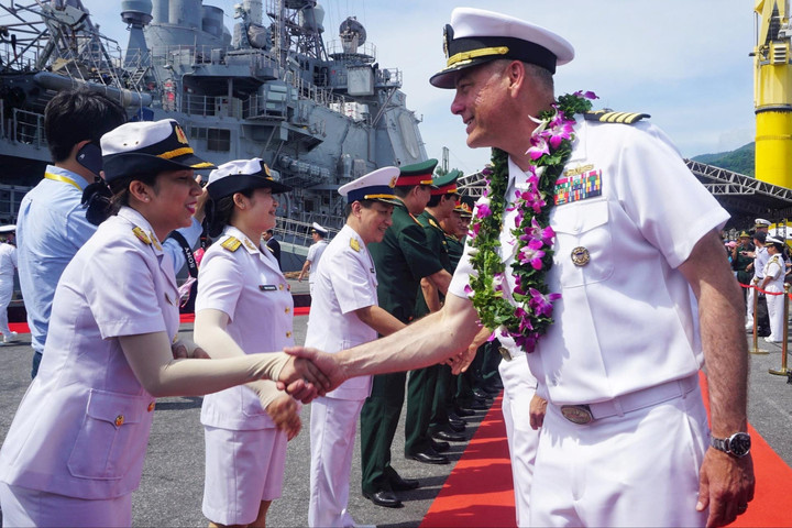 Đoàn tàu Hải quân Hoa Kỳ chính thức cập cảng thăm Đà Nẵng