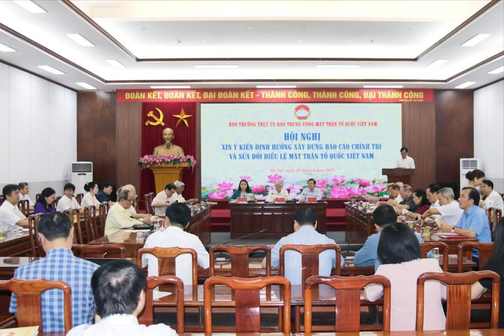 Tiếp tục góp ý xây dựng báo cáo chính trị và sửa đổi điều lệ Mặt trận Tổ quốc Việt Nam