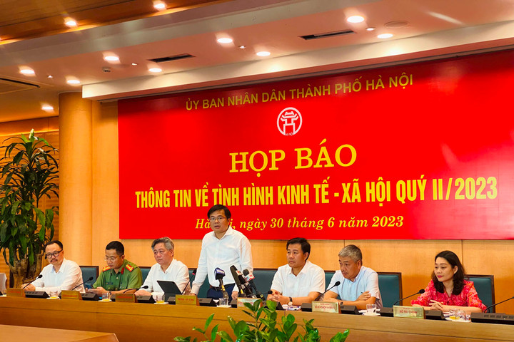 Hà Nội họp báo giải đáp các vấn đề thời sự báo chí nêu