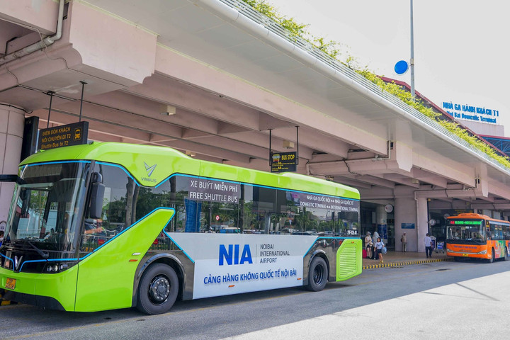 Sân bay Nội Bài vận hành xe buýt điện nối chuyến miễn phí