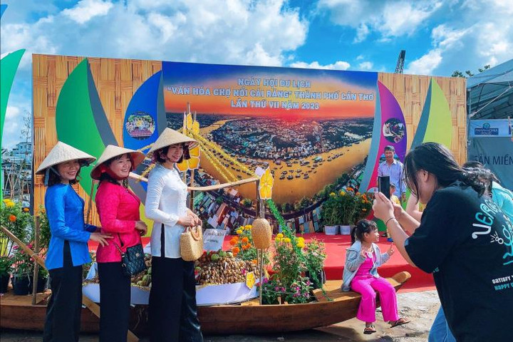 Ngày hội Du lịch Văn hóa chợ nổi Cái Răng gắn kết và bảo tồn di sản