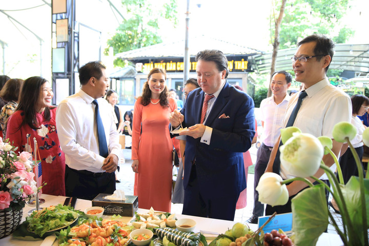Đại sứ Mỹ tại Việt Nam khen ẩm thực Hà Nội