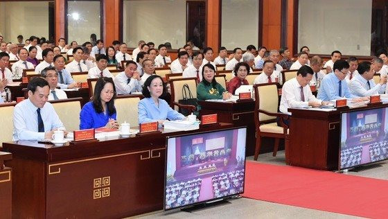Thành ủy thành phố Hồ Chí Minh bàn các giải pháp đột phá phát triển thành phố