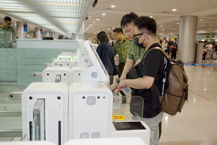 Hành khách thuận lợi khi sử dụng tài khoản định danh điện tử tại sân bay