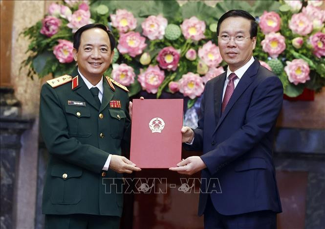 Chủ tịch nước Võ Văn Thưởng trao Quyết định thăng quân hàm Thượng tướng cho đồng chí Trịnh Văn Quyết