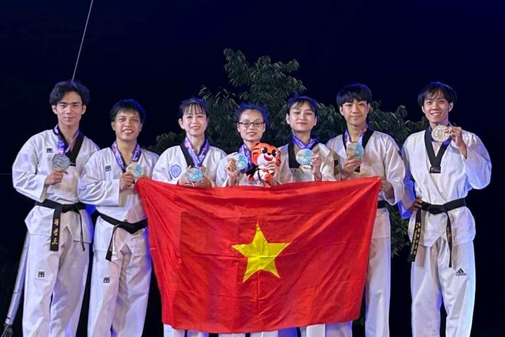 Đội quyền taekwondo Việt Nam đoạt Huy chương bạc đồng đội thế giới