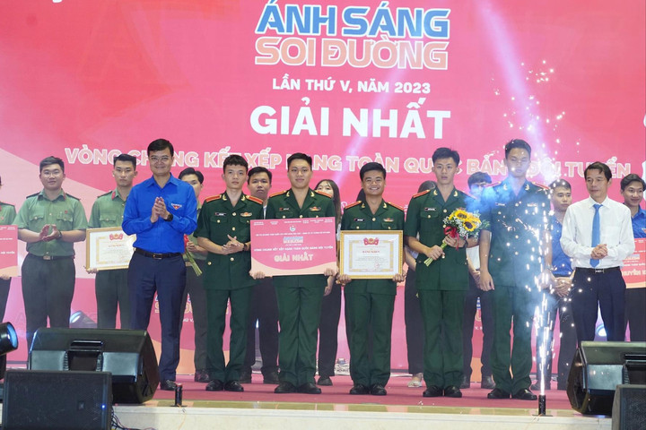 Ban Thanh niên Quân đội giành giải Nhất chung kết cuộc thi Ánh sáng soi đường