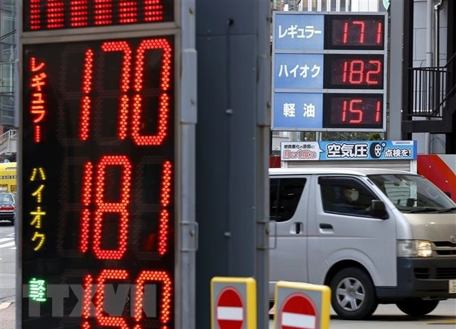 Giá xăng tại Nhật Bản tăng lên mốc cao nhất trong 15 năm