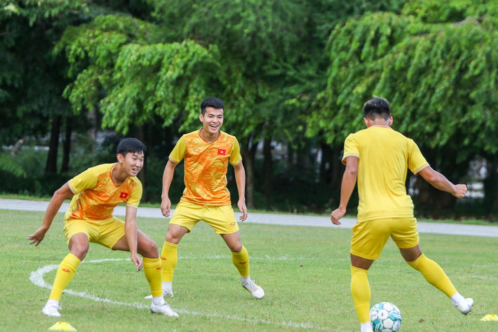 U23 Việt Nam hứng khởi tập luyện trước trận chung kết giải Đông Nam Á