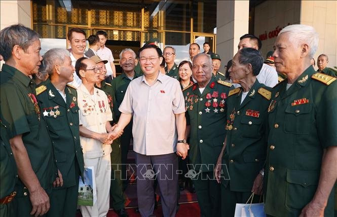 Chủ tịch Quốc hội Vương Đình Huệ gặp mặt Hội Chiến sĩ cách mạng bị địch bắt, tù đày tỉnh Nghệ An