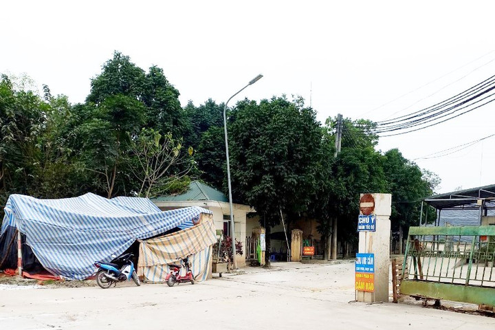 Bất cập chính sách đền bù: Bãi rác Xuân Sơn vẫn ''ách tắc''