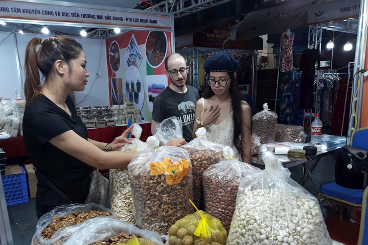 120 doanh nghiệp tham gia Hội chợ hàng Việt Nam được người tiêu dùng yêu thích