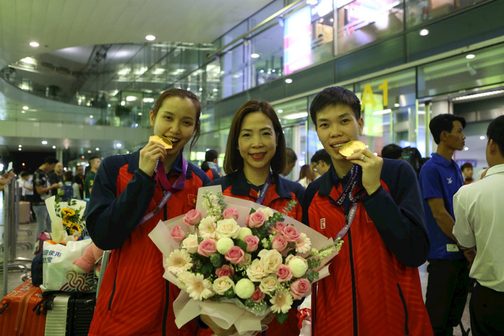Đội tuyển cầu mây Việt Nam về nước sau khi đoạt Huy chương vàng ASIAD 19