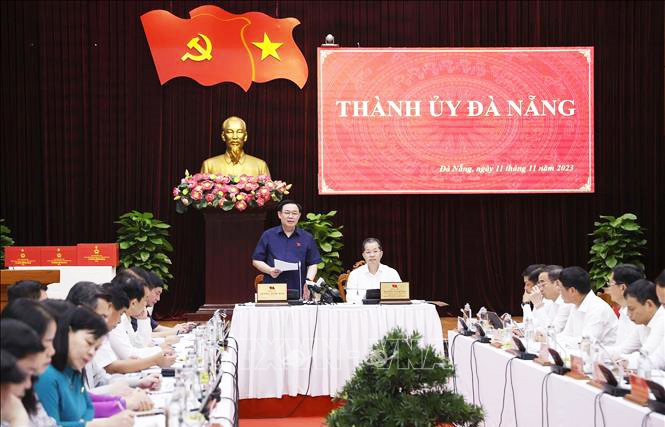 Chủ tịch Quốc hội Vương Đình Huệ làm việc với Ban Thường vụ Thành ủy Đà Nẵng