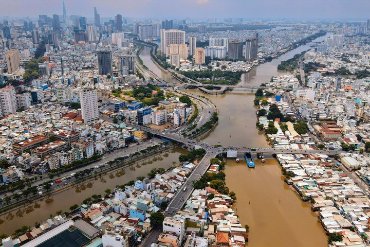 Thành phố Hồ Chí Minh đã di dời được 657/6.500 căn nhà trên và ven kênh rạch