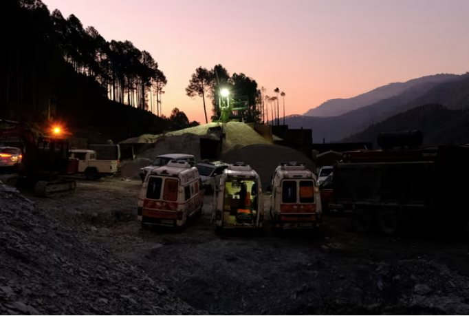 Vụ sập hầm ở Ấn Độ: Còn cách 41 công nhân 12 m