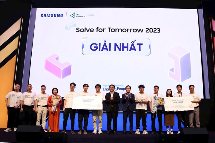  Chuyên Hà Nội - Amsterdam đạt giải Nhất Solve for Tomorrow khối THPT 2023 