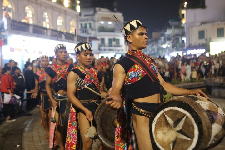 Trình diễn cồng chiêng Tây Nguyên trong lòng Hà Nội