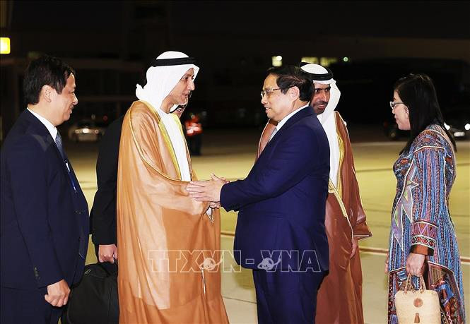 Thủ tướng Phạm Minh Chính tới Dubai, bắt đầu tham dự COP28 và hoạt động song phương tại UAE
