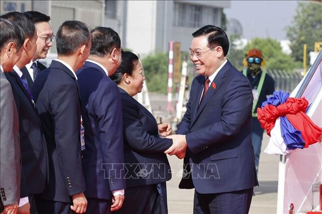 Chủ tịch Quốc hội Vương Đình Huệ đến Viêng Chăn, tham dự Hội nghị cấp cao Quốc hội ba nước CLV lần thứ nhất; thăm và làm việc tại Lào