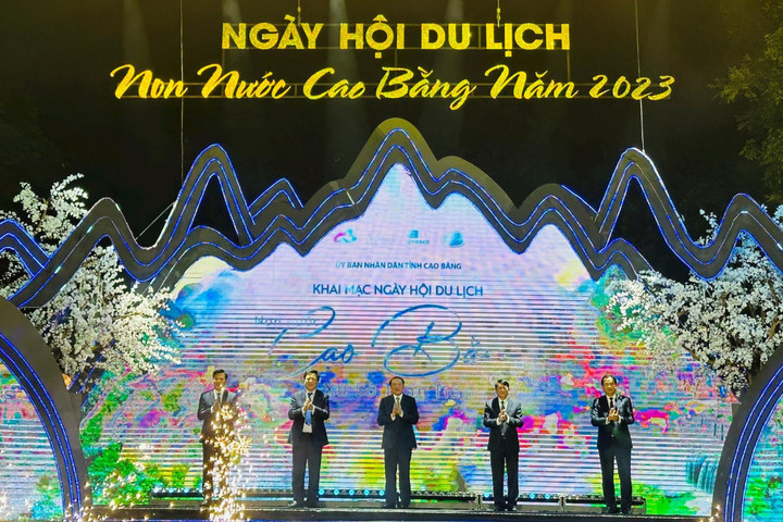 Khai mạc Ngày hội Du lịch Non nước Cao Bằng năm 2023 tại Hà Nội
