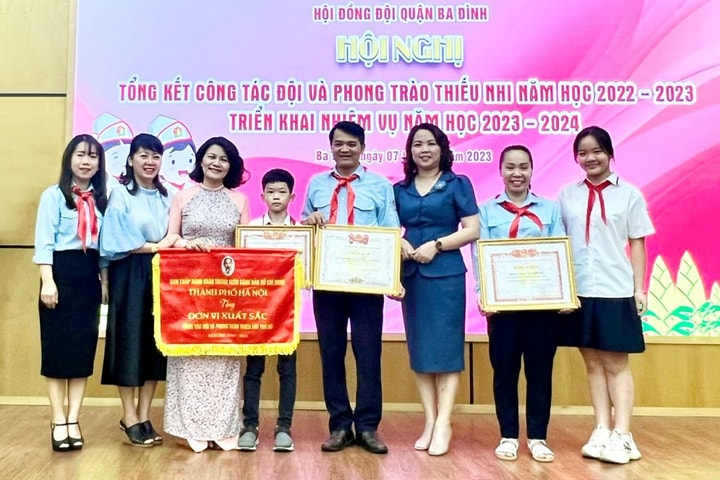 Thầy Tổng Phụ trách Đội đa tài