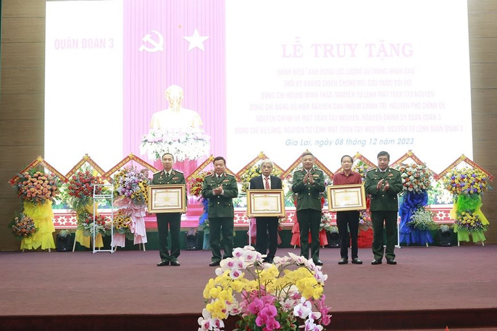 Truy tặng danh hiệu Anh hùng Lực lượng vũ trang nhân dân cho 3 Thượng tướng