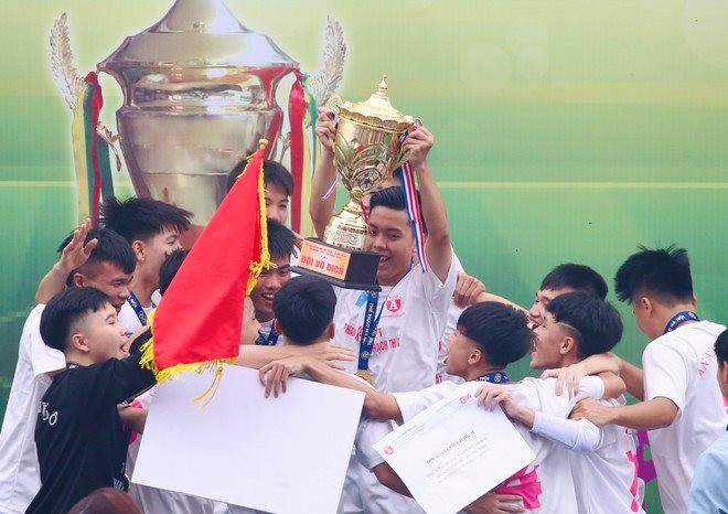 THPT Phan Huy Chú bảo vệ thành công chức vô địch Giải bóng đá học sinh THPT Hà Nội