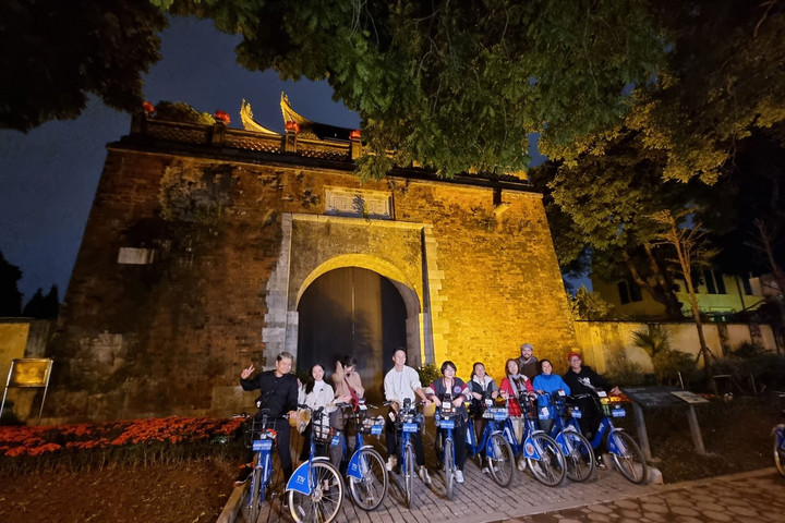 Tour xe đạp trải nghiệm đêm Thăng Long - Hà Nội